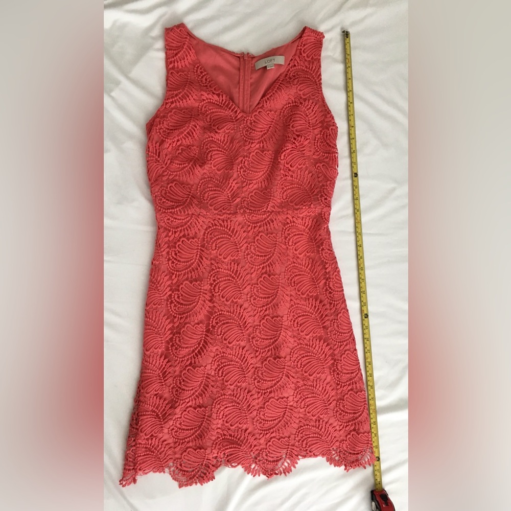 EUC Loft beautiful coral fully lined lace sleeveless dress.